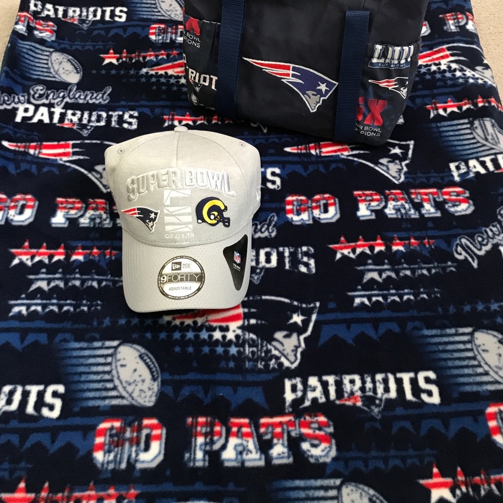 Sports Bag,Cap, and Blanket Bundle - Picture 5 of 5